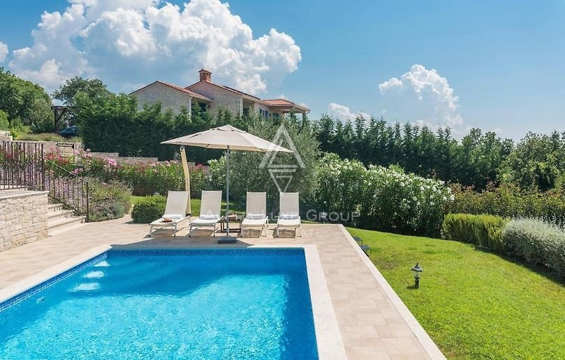 Višnjan | Villa di Lusso in Vendita con Jacuzzi Privata, Sauna e Piscina