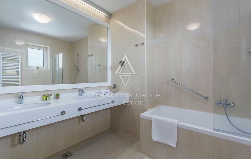 Višnjan | Villa di Lusso in Vendita con Jacuzzi Privata, Sauna e Piscina