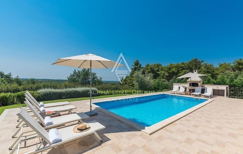 Višnjan | Villa di Lusso in Vendita con Jacuzzi Privata, Sauna e Piscina