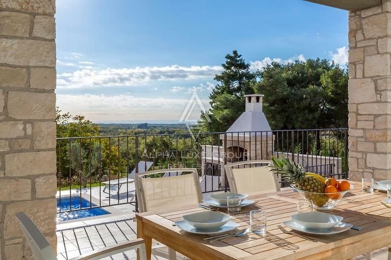 Višnjan | Villa di Lusso in Vendita con Jacuzzi Privata, Sauna e Piscina