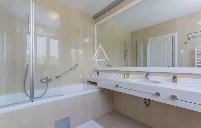 Višnjan | Villa di Lusso in Vendita con Jacuzzi Privata, Sauna e Piscina