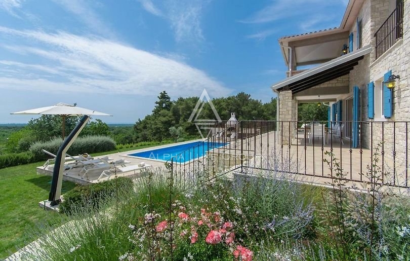 Višnjan | Villa di Lusso in Vendita con Jacuzzi Privata, Sauna e Piscina