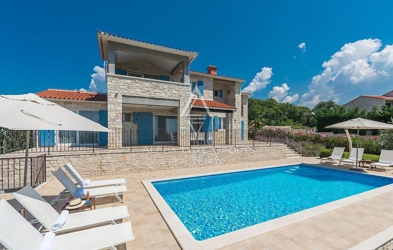 Višnjan | Villa di Lusso in Vendita con Jacuzzi Privata, Sauna e Piscina