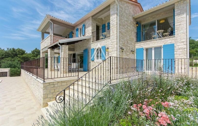 Višnjan | Villa di Lusso in Vendita con Jacuzzi Privata, Sauna e Piscina