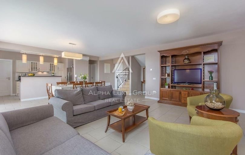 Višnjan | Villa di Lusso in Vendita con Jacuzzi Privata, Sauna e Piscina