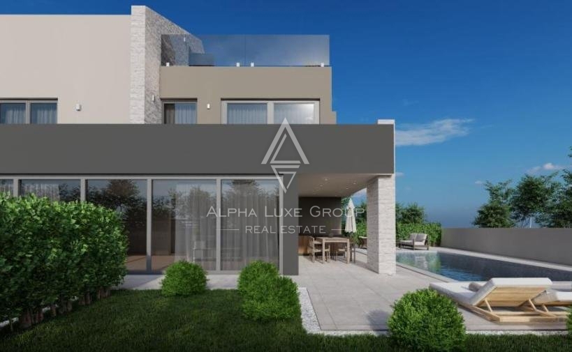 Poreč, Istria: Villa di lusso in costruzione con piscina a 500 metri dal mare