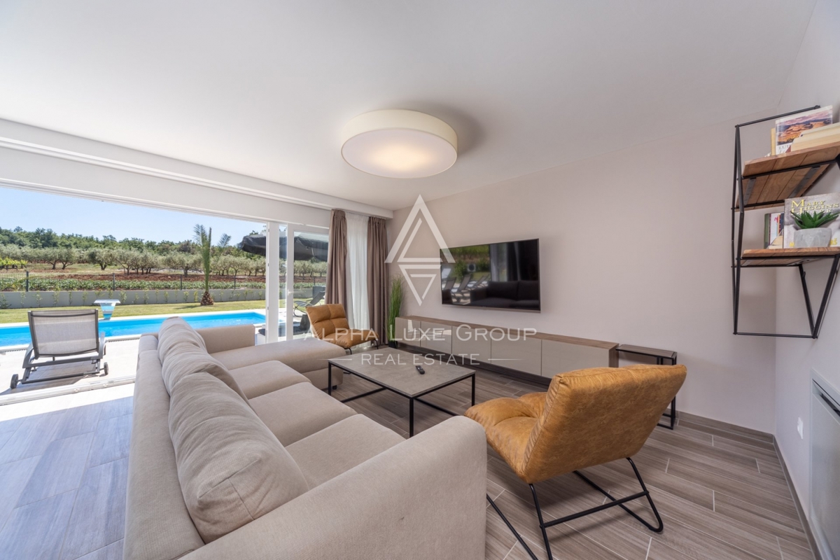 ALPHA LUXE GROUP IN VENDITA, VILLA MODERNA, VICINO A POREČ, ZONA TRANQUILLA