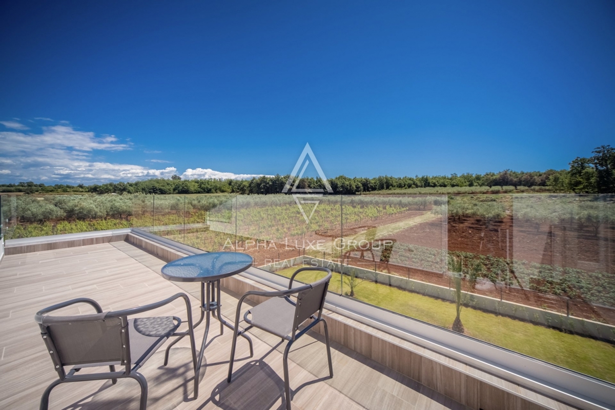 ALPHA LUXE GROUP IN VENDITA, VILLA MODERNA, VICINO A POREČ, ZONA TRANQUILLA
