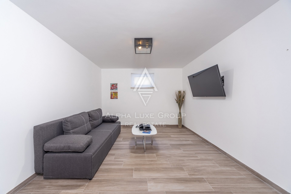 ALPHA LUXE GROUP IN VENDITA, VILLA MODERNA, VICINO A POREČ, ZONA TRANQUILLA