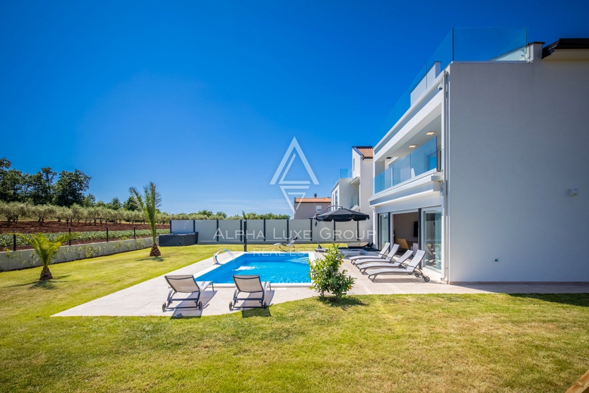 ALPHA LUXE GROUP IN VENDITA, VILLA MODERNA, VICINO A POREČ, ZONA TRANQUILLA