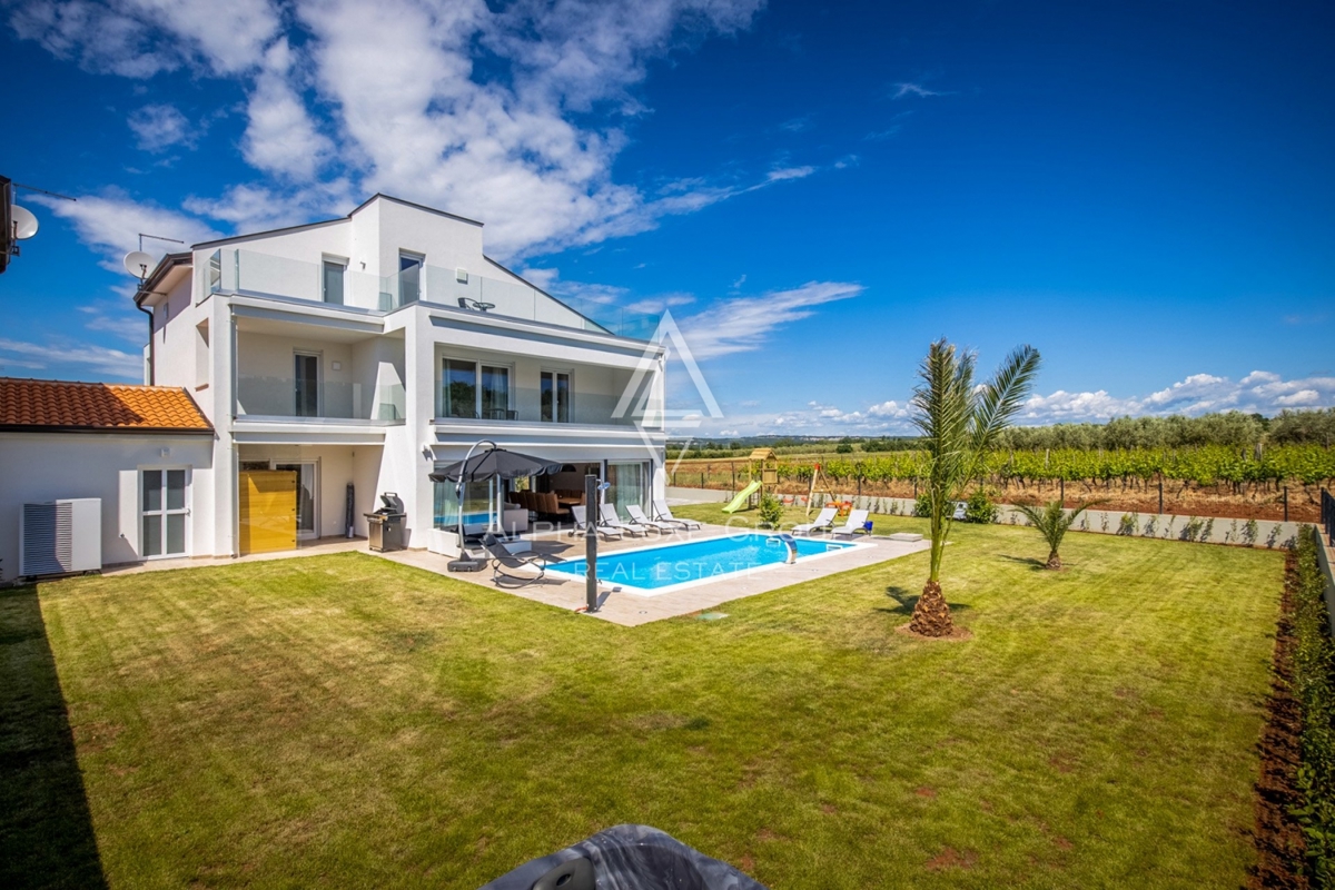 ALPHA LUXE GROUP IN VENDITA, VILLA MODERNA, VICINO A POREČ, ZONA TRANQUILLA