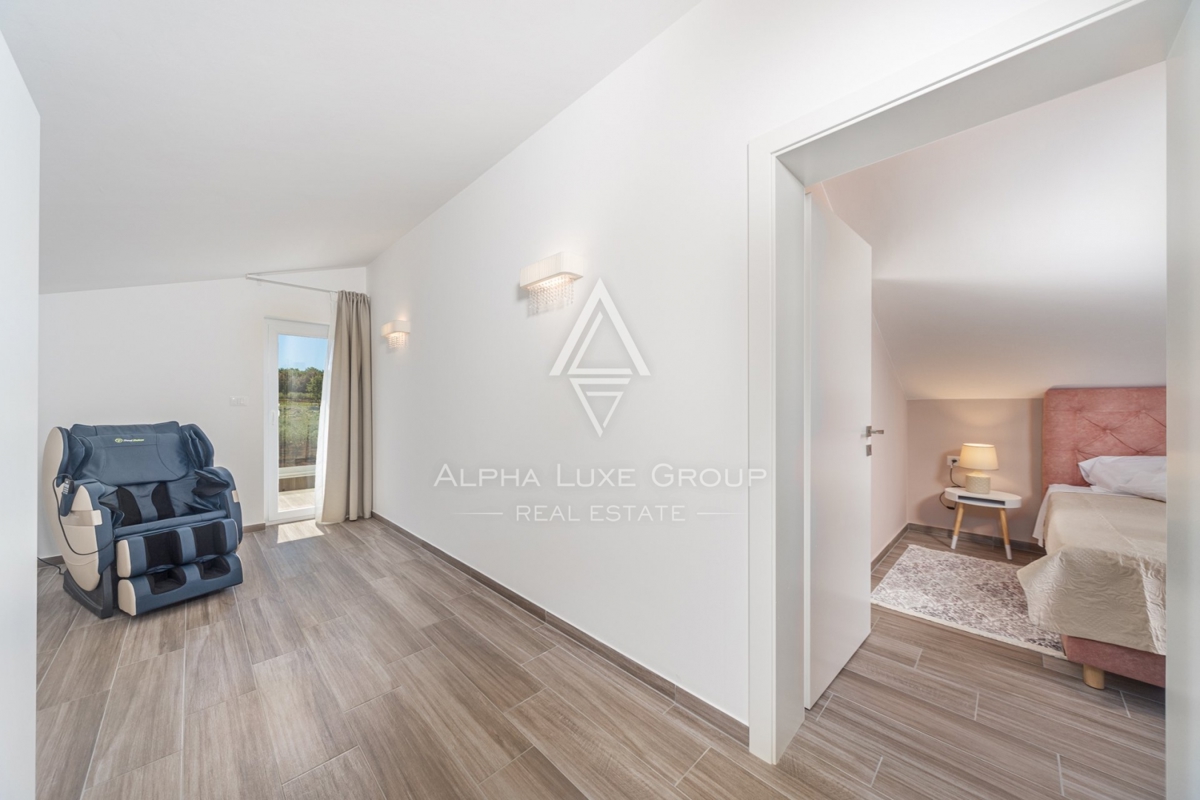 ALPHA LUXE GROUP IN VENDITA, VILLA MODERNA, VICINO A POREČ, ZONA TRANQUILLA