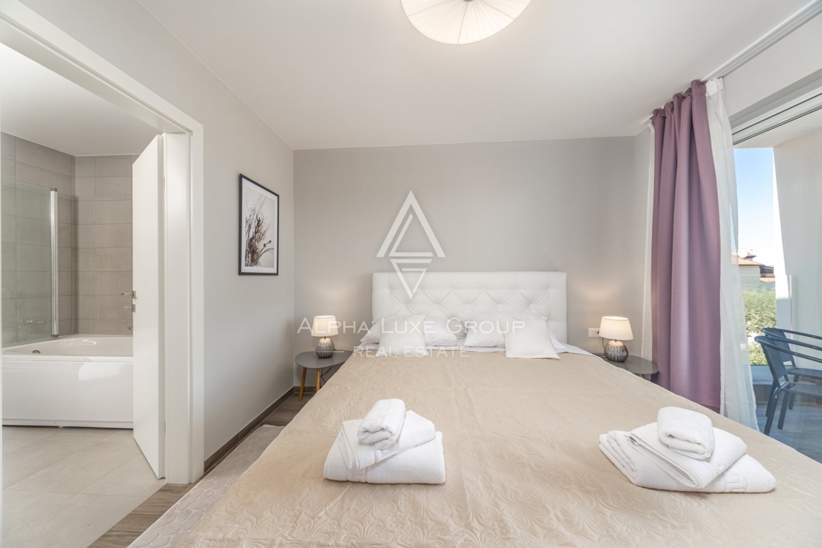 ALPHA LUXE GROUP IN VENDITA, VILLA MODERNA, VICINO A POREČ, ZONA TRANQUILLA