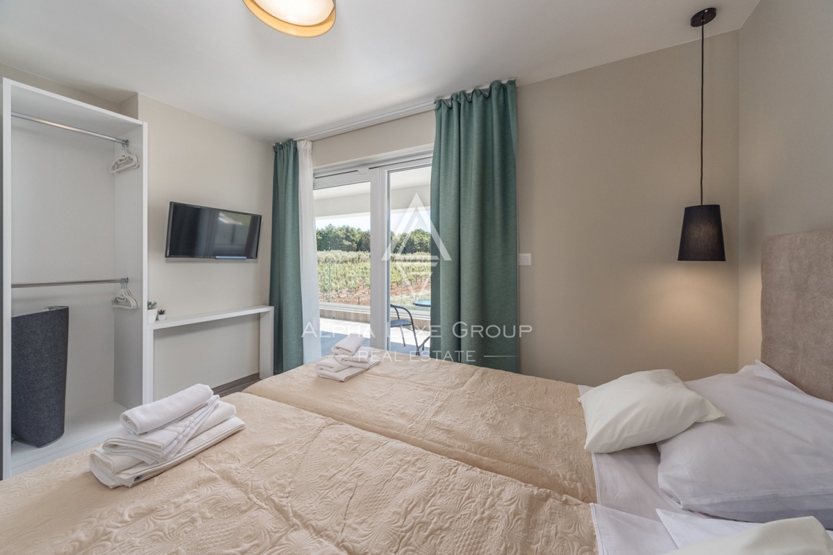 ALPHA LUXE GROUP IN VENDITA, VILLA MODERNA, VICINO A POREČ, ZONA TRANQUILLA