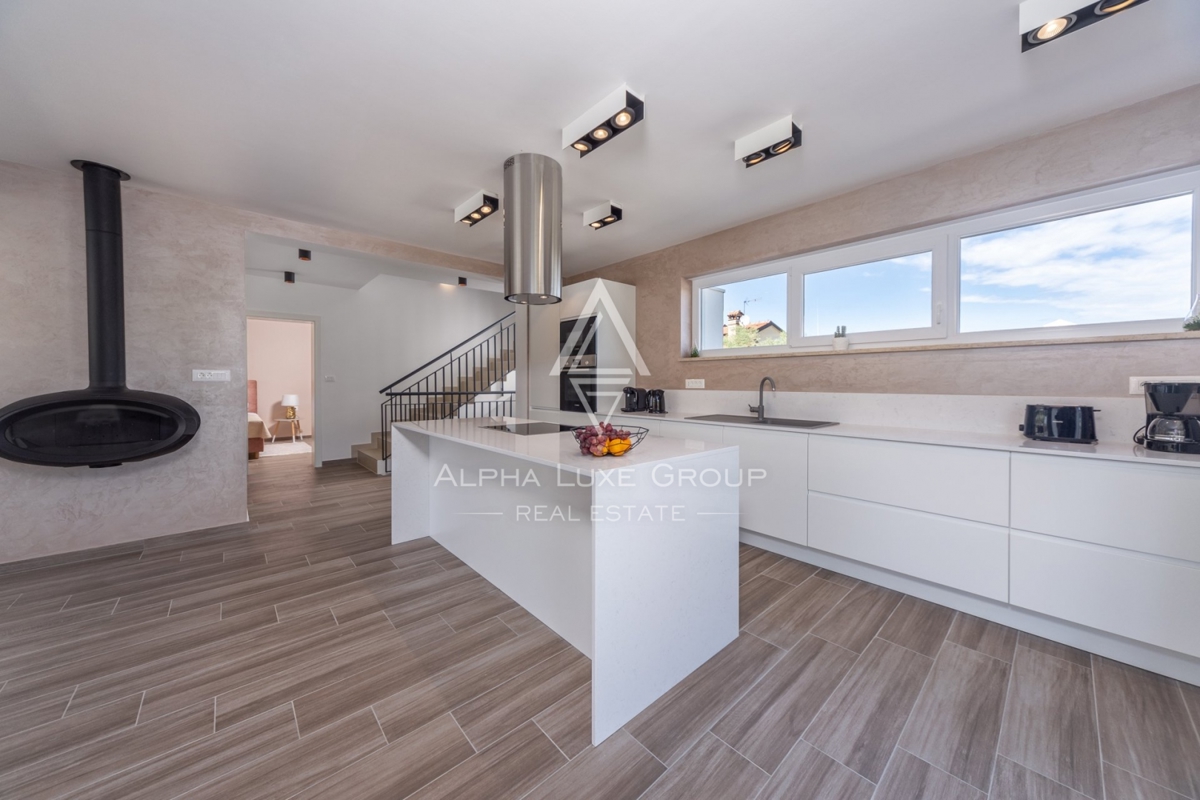 ALPHA LUXE GROUP IN VENDITA, VILLA MODERNA, VICINO A POREČ, ZONA TRANQUILLA