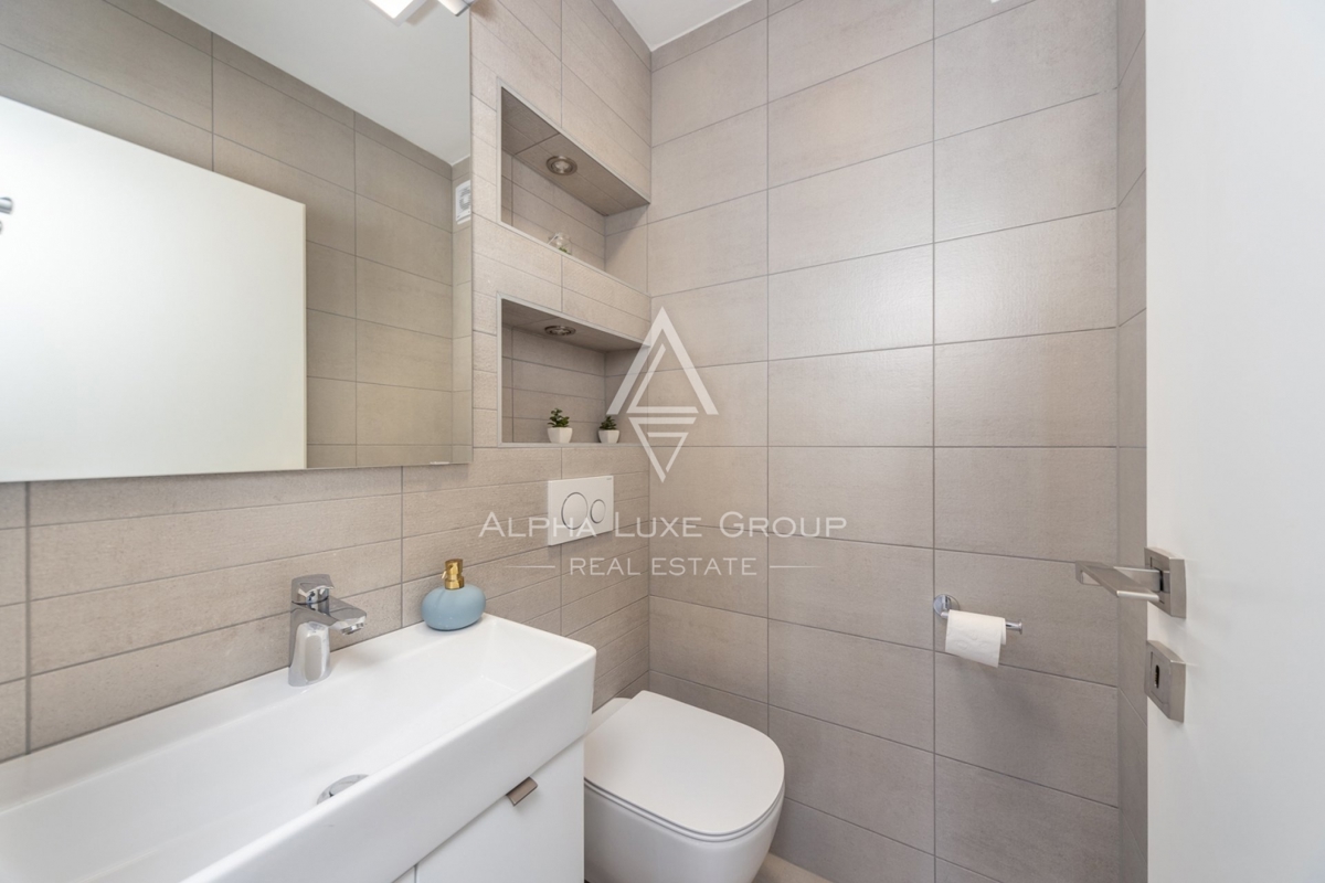 ALPHA LUXE GROUP IN VENDITA, VILLA MODERNA, VICINO A POREČ, ZONA TRANQUILLA