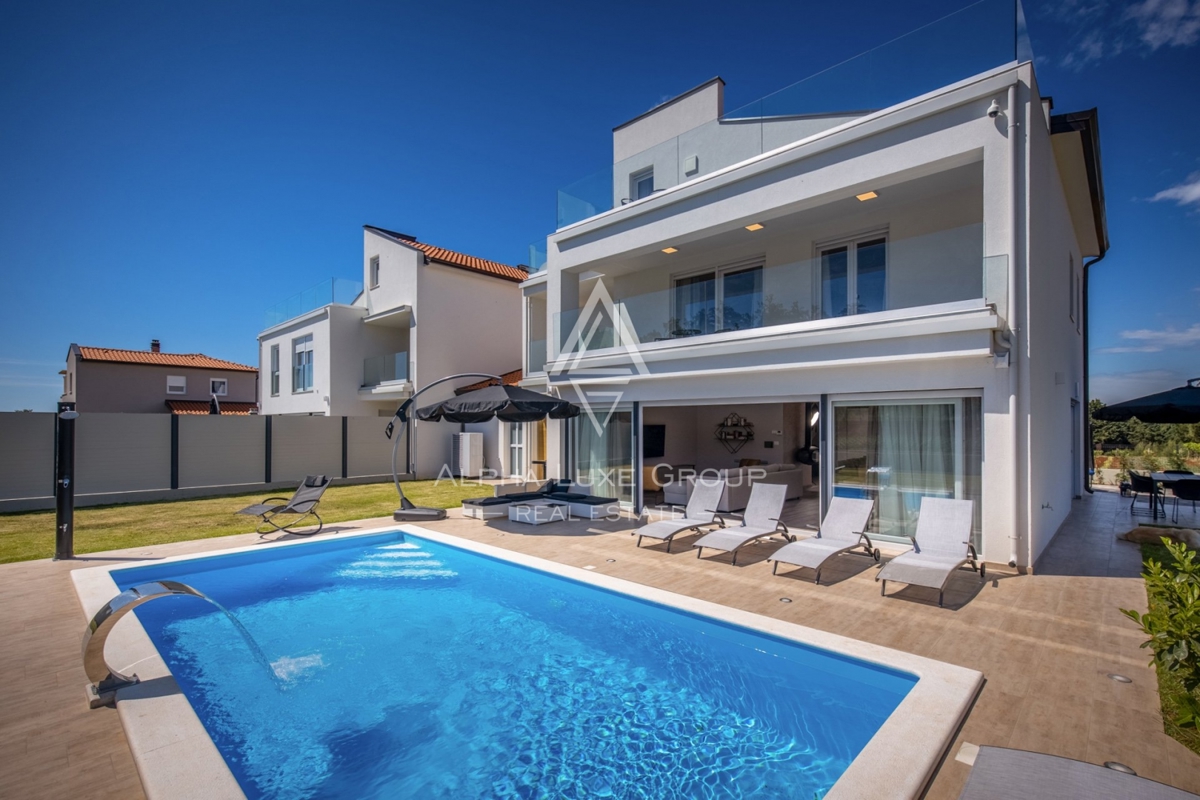 ALPHA LUXE GROUP IN VENDITA, VILLA MODERNA, VICINO A POREČ, ZONA TRANQUILLA