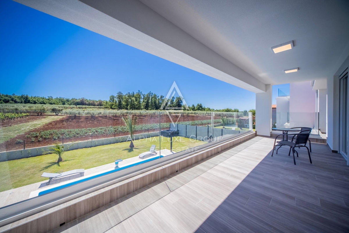 ALPHA LUXE GROUP IN VENDITA, VILLA MODERNA, VICINO A POREČ, ZONA TRANQUILLA