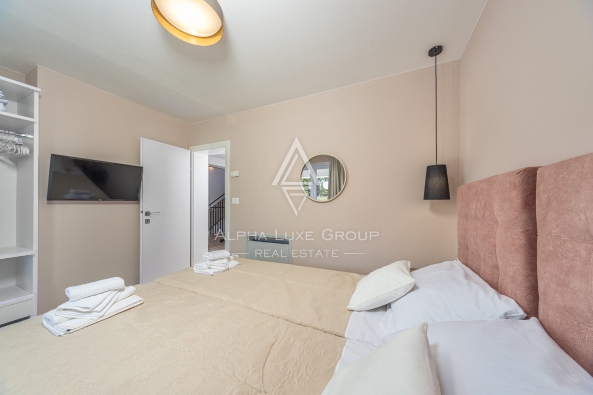 ALPHA LUXE GROUP IN VENDITA, VILLA MODERNA, VICINO A POREČ, ZONA TRANQUILLA