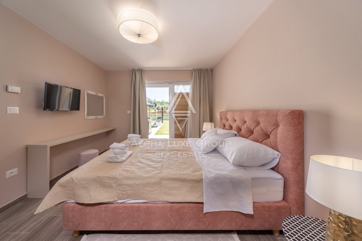ALPHA LUXE GROUP IN VENDITA, VILLA MODERNA, VICINO A POREČ, ZONA TRANQUILLA