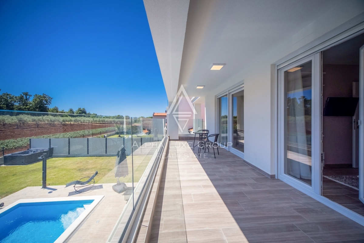 ALPHA LUXE GROUP IN VENDITA, VILLA MODERNA, VICINO A POREČ, ZONA TRANQUILLA