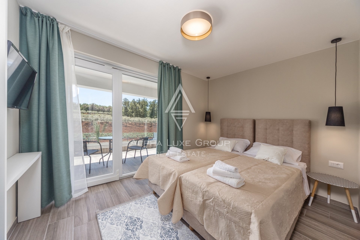 ALPHA LUXE GROUP IN VENDITA, VILLA MODERNA, VICINO A POREČ, ZONA TRANQUILLA
