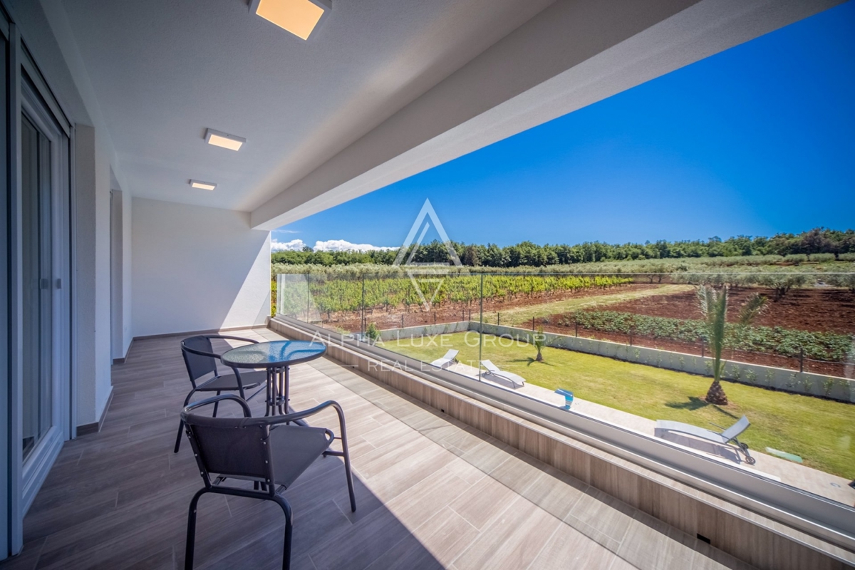 ALPHA LUXE GROUP IN VENDITA, VILLA MODERNA, VICINO A POREČ, ZONA TRANQUILLA