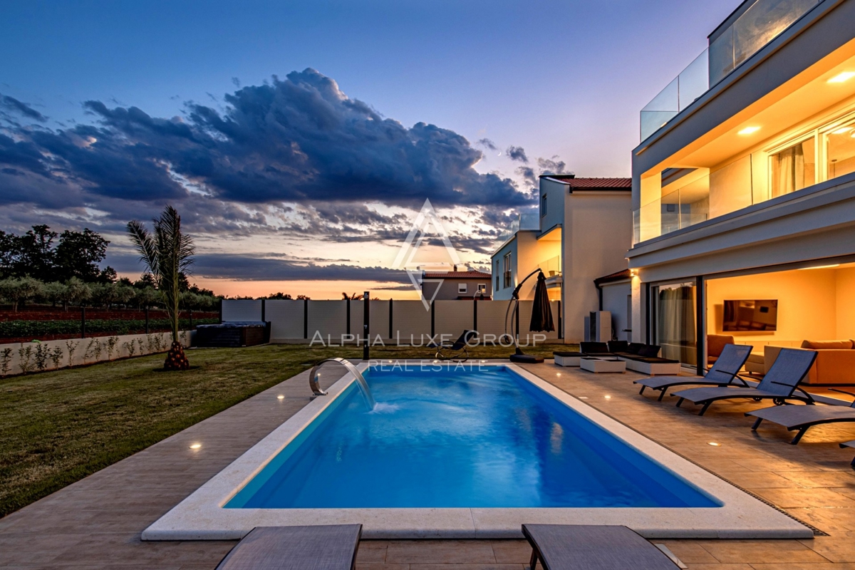 ALPHA LUXE GROUP IN VENDITA, VILLA MODERNA, VICINO A POREČ, ZONA TRANQUILLA