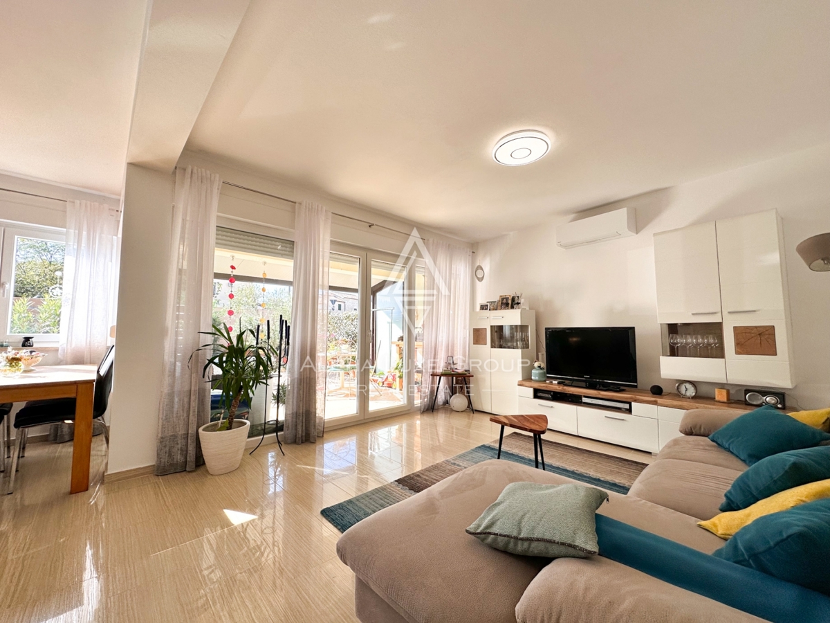 Parenzo, Istria – Appartamento moderno con giardino