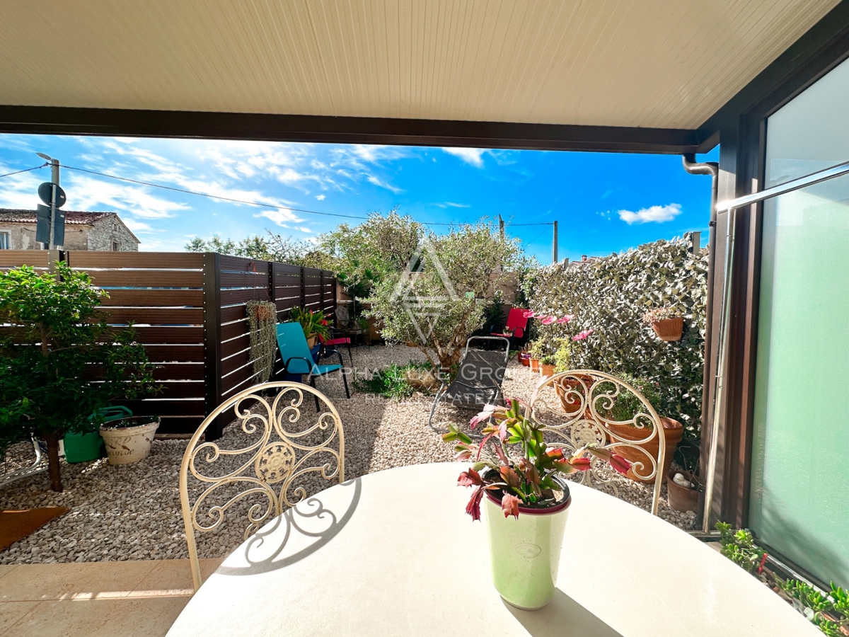 Parenzo, Istria – Appartamento moderno con giardino