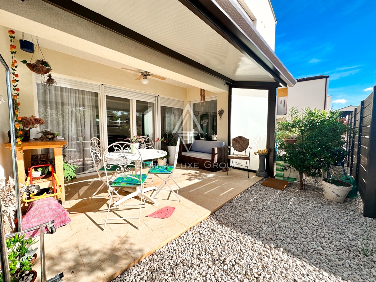 Parenzo, Istria – Appartamento moderno con giardino