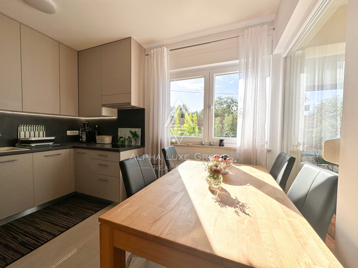 Parenzo, Istria – Appartamento moderno con giardino