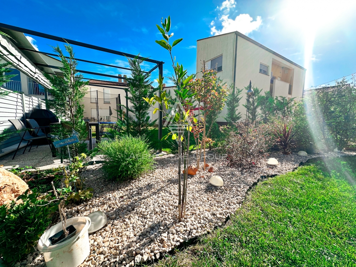 Parenzo, Istria – Appartamento moderno con giardino