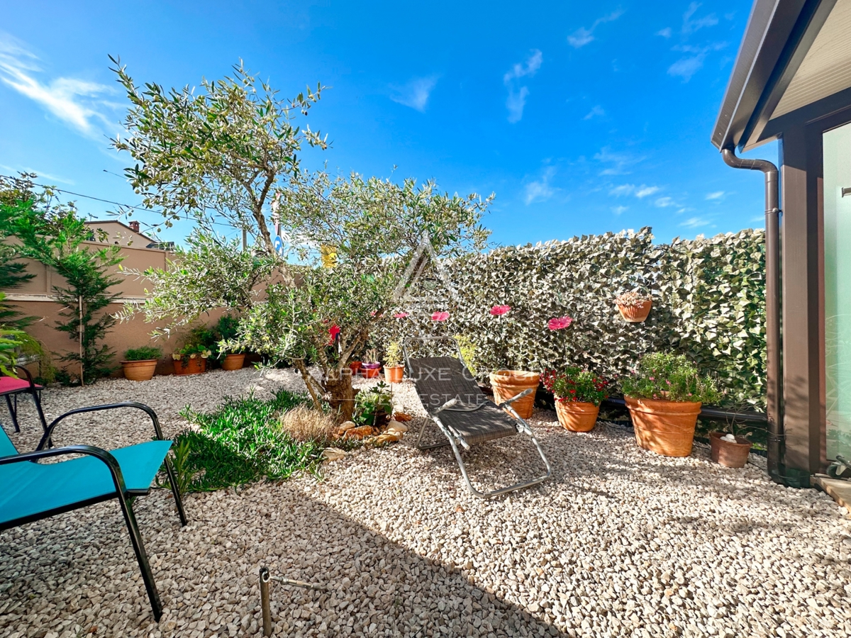 Parenzo, Istria – Appartamento moderno con giardino