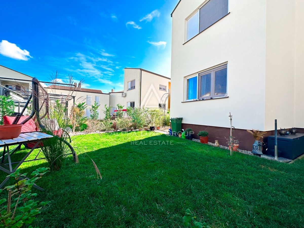 Parenzo, Istria – Appartamento moderno con giardino