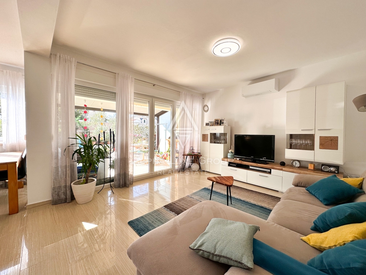 Parenzo, Istria – Appartamento moderno con giardino