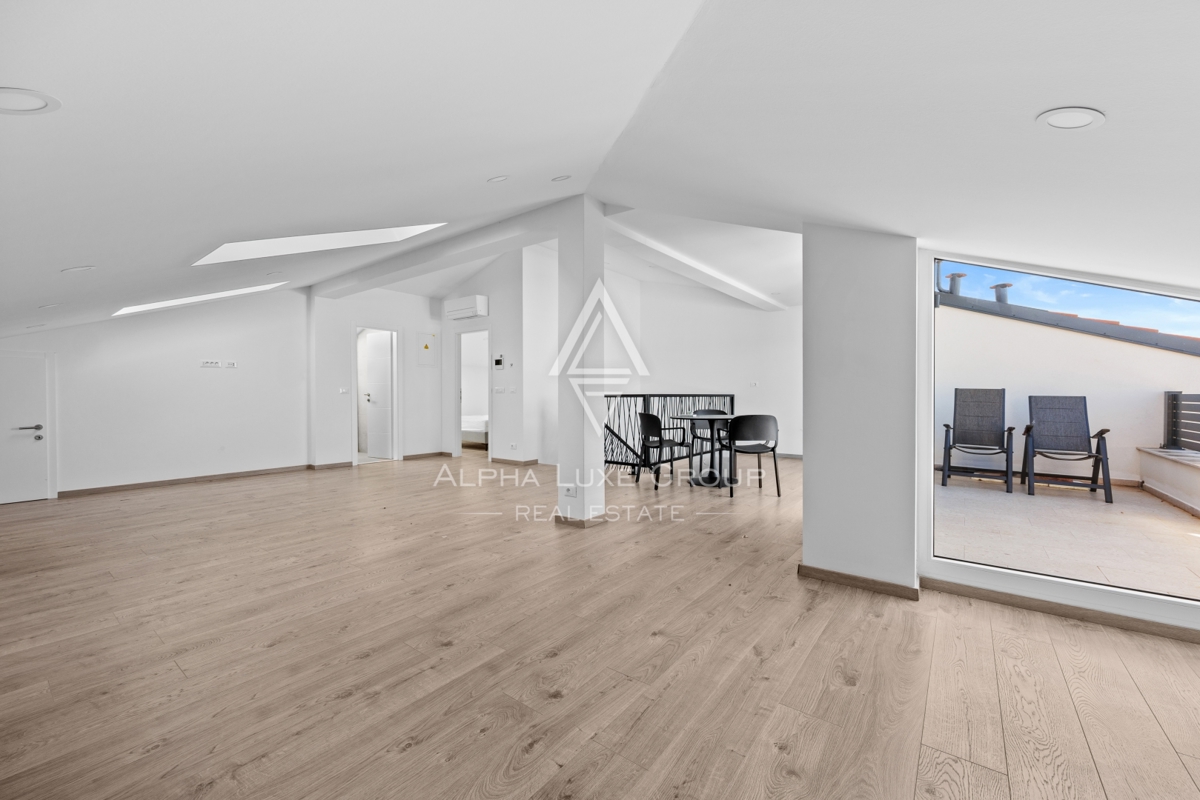 Rovigno, Istria – Ampio duplex con un design moderno
