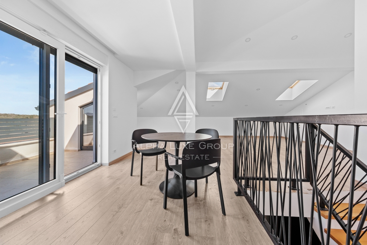 Rovigno, Istria – Ampio duplex con un design moderno
