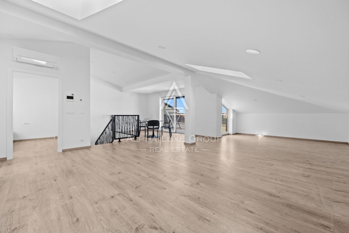 Rovigno, Istria – Ampio duplex con un design moderno