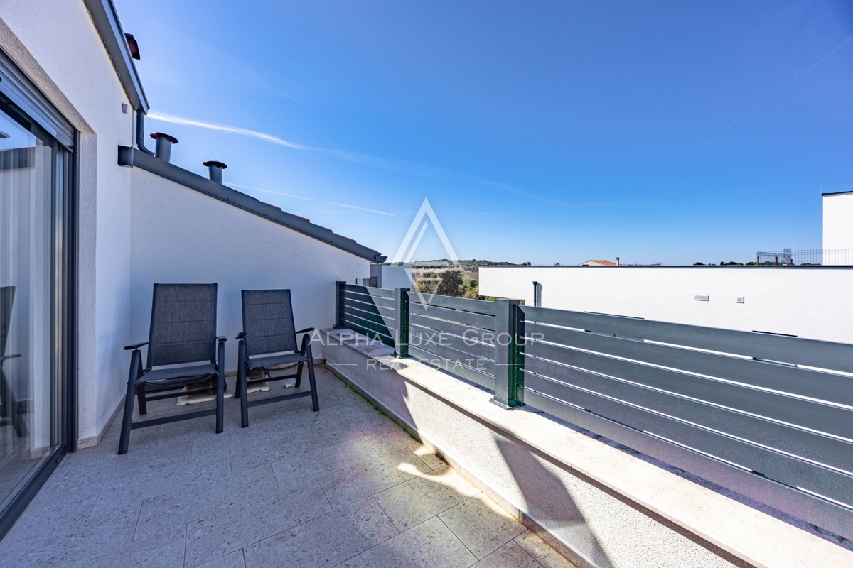 Rovigno, Istria – Ampio duplex con un design moderno