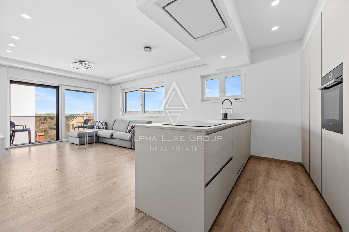 Rovigno, Istria – Ampio duplex con un design moderno