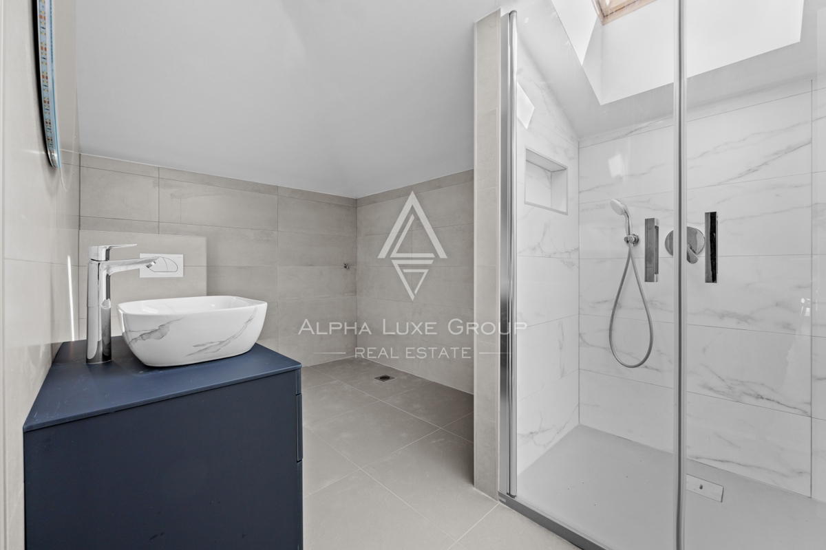 Rovigno, Istria – Ampio duplex con un design moderno