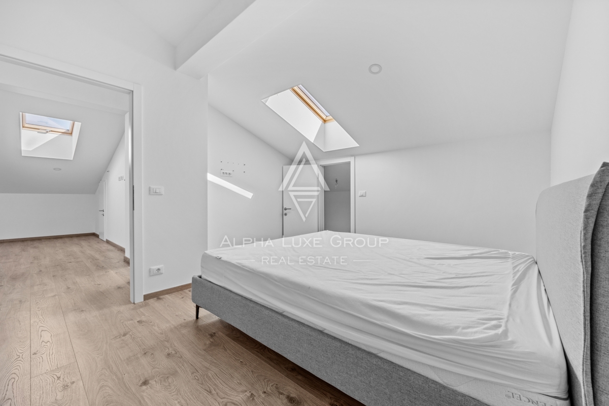 Rovigno, Istria – Ampio duplex con un design moderno