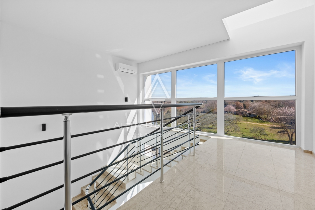 Rovigno, Istria – Ampio duplex con un design moderno