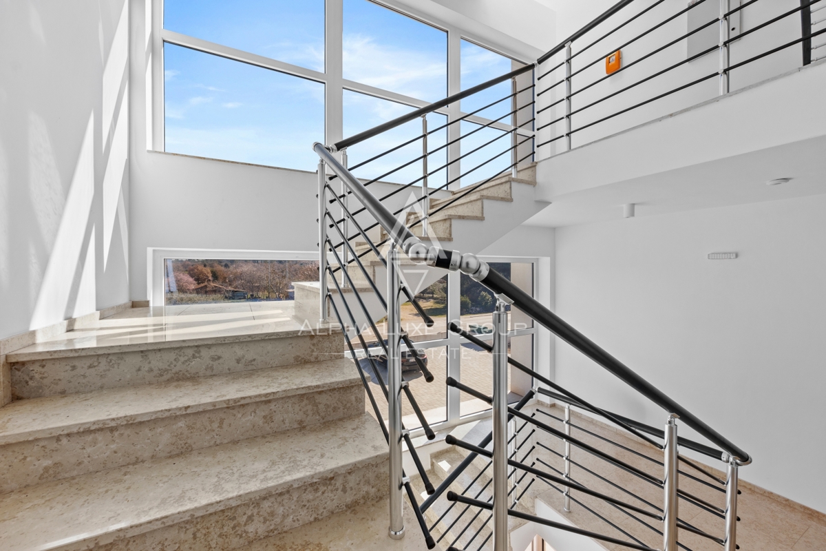 Rovigno, Istria – Ampio duplex con un design moderno