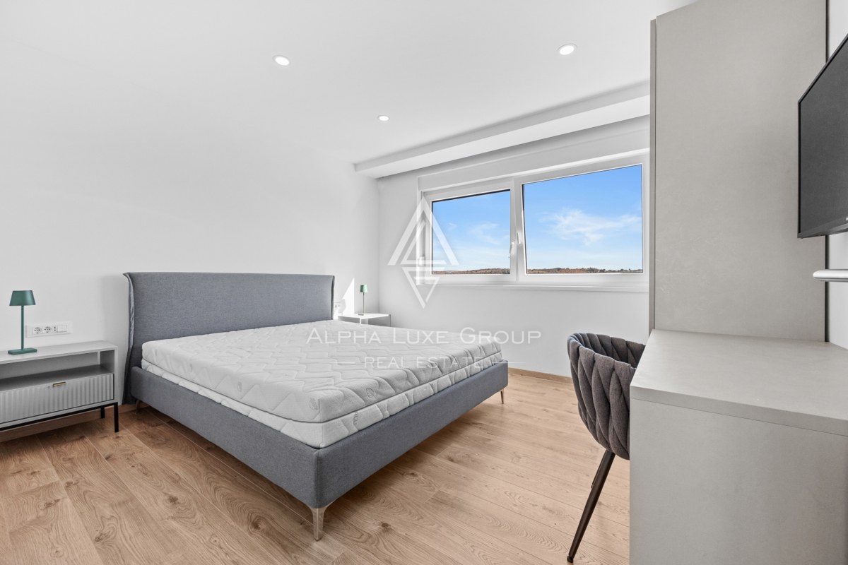 Rovigno, Istria – Ampio duplex con un design moderno