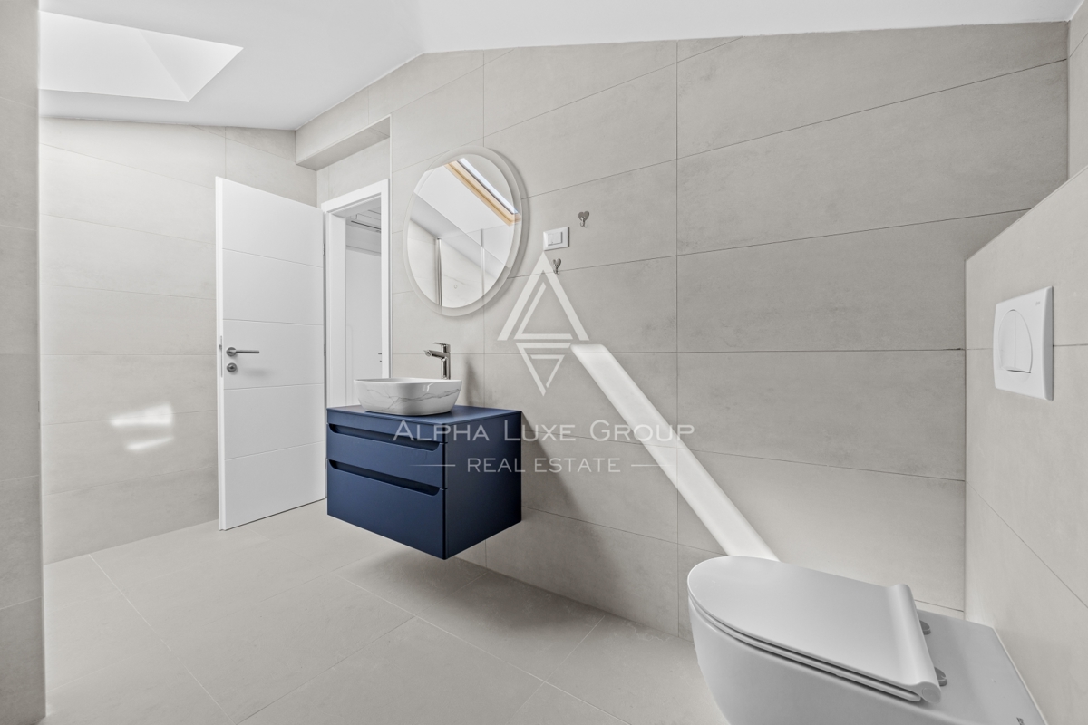 Rovigno, Istria – Ampio duplex con un design moderno