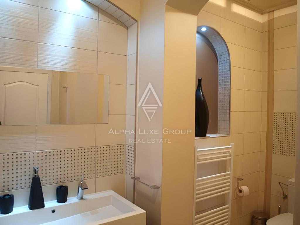 Istria, Umago – Elegante villa fronte mare con piscina