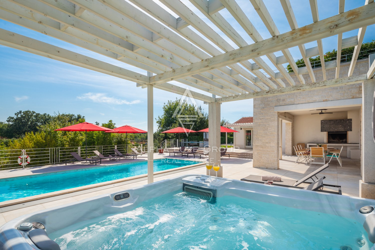 Istria, Svetvinčenat: Villa ampia con piscina e vista