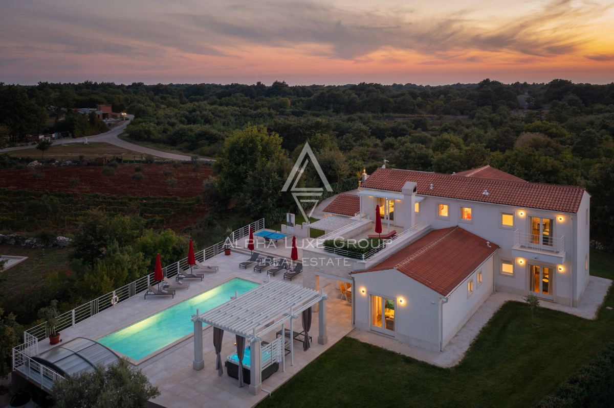 Istria, Svetvinčenat: Villa ampia con piscina e vista